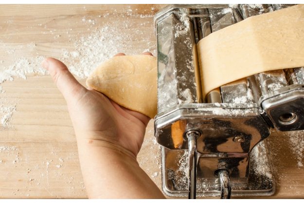 Pasta-Kochkurs Wien – an der Nudelmaschine