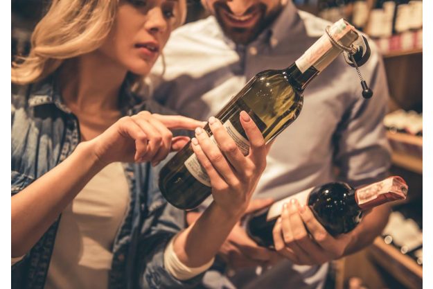 Weinprobe Wien –  Paar sucht Flasche aus