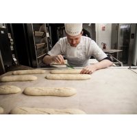 Backkurs Wien – Julian Kutos backt