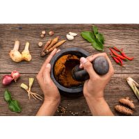 Indisch-Kochkurs Wien – geröstete Gewürze fein mahlen