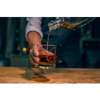 Whisky-Tasting Salzburg – Whisky einschenken