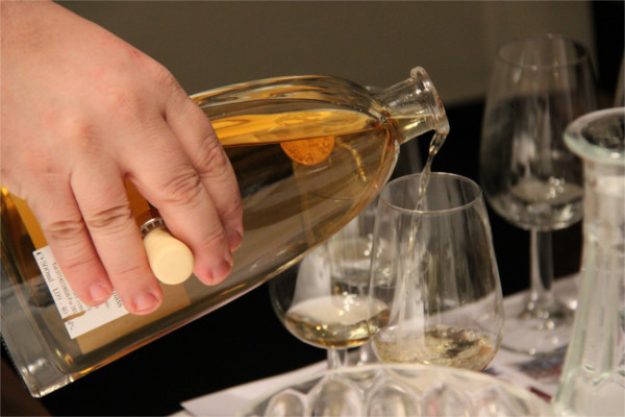 Gin-Tasting Wien – Gin einschenken