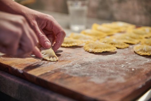 Pasta-Kochkurs Innsbruck – Panzerotti mit dem typischen Rand