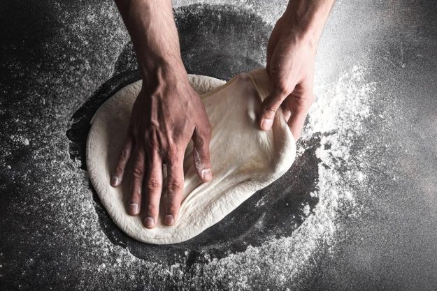 Pizza Backkurs Innsbruck Pizzateig herstellen