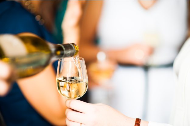 Weinseminar Wien – Chardonnay einschenken