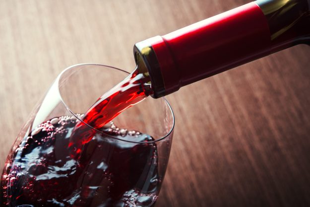 Weinseminar Wein – Rotwein einschenken