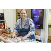 Französischer Kochkurs Wien - Teilnehmerin kocht