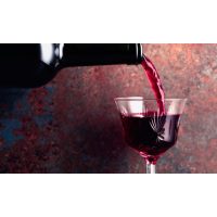 Portwein-Seminar Salzburg – einschenken in schönes Glas