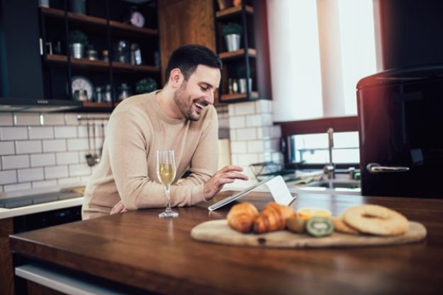 Online-Weinprobe als Weihnachtsfeier