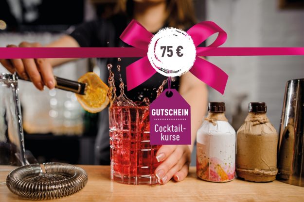 Geschenkgutschein Cocktailkurs – Cocktail eingießen