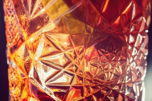 Whisky-Tasting-Gutschein – Whiskey in einem Kristallglas